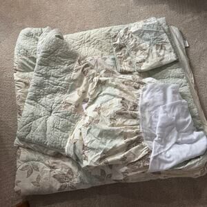 Laura Ashley Lifestyles Queen Size Muted Florals Comforter & 2 Pillow Shams